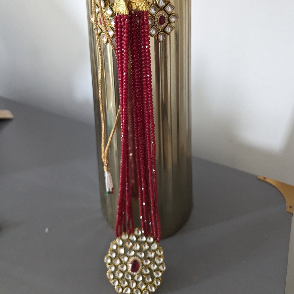 Chain necklace with a beautiful earring